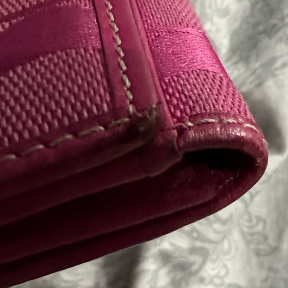 Pre loved. Coach Signature Collection Bi-Fold Compact Wallet pink - Picture 11 of 16
